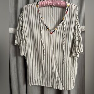 Grace & Lace Size Small Top